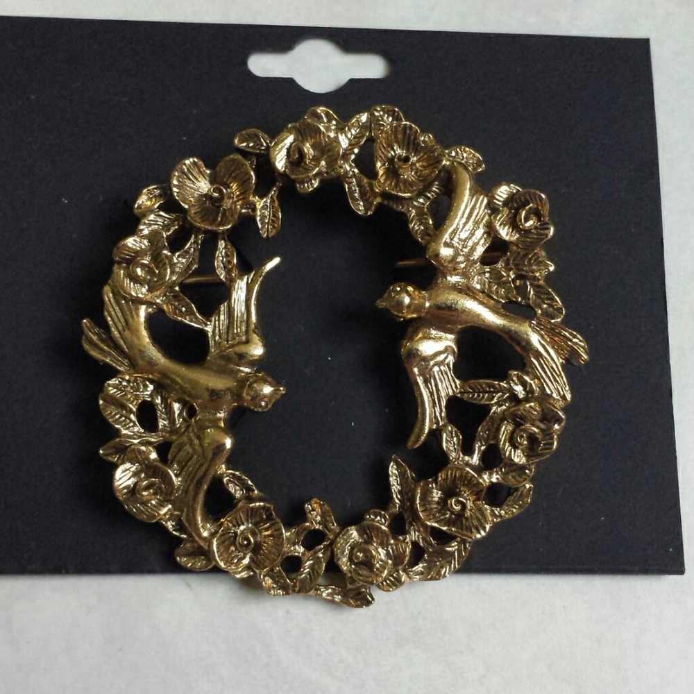 Gold-Tone Wreath Brooch